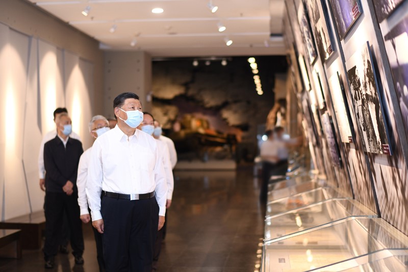 2022年8月16日至17日，中共中央總書記、國家主席、中央軍委主席習(xí)近平在遼寧考察。這是16日下午，習(xí)近平在錦州市考察遼沈戰(zhàn)役紀(jì)念館。 新華社記者 燕雁 攝