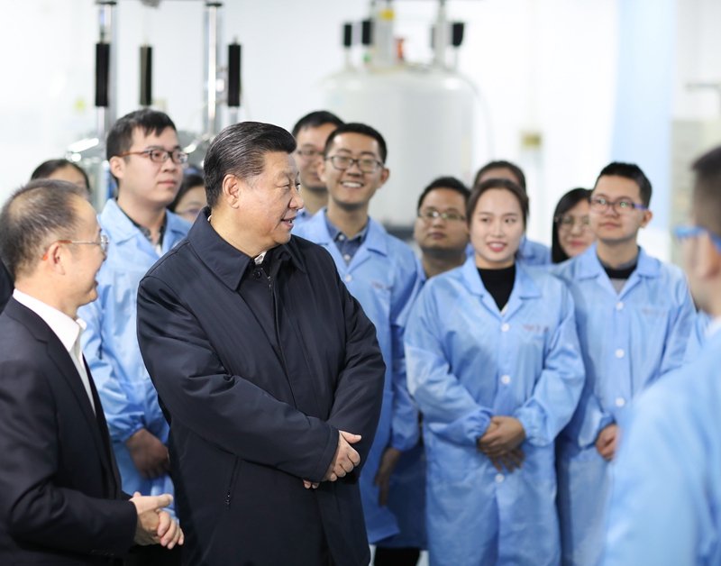 2019年1月17日，習(xí)近平在天津南開大學(xué)元素有機(jī)化學(xué)國家重點(diǎn)實(shí)驗(yàn)室同師生親切交流。