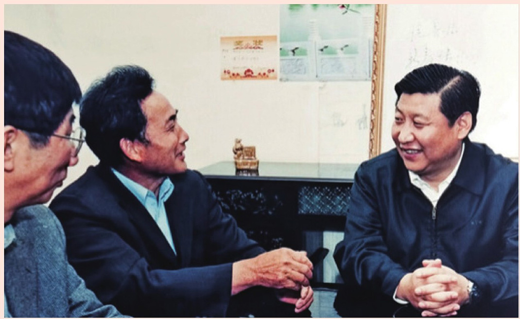 2003年4月24日，時任浙江省委書記習近平在浙江下姜村調(diào)研。